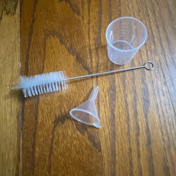 Set of Two Green Glass Bottle Droppers - Picture 4 of 5